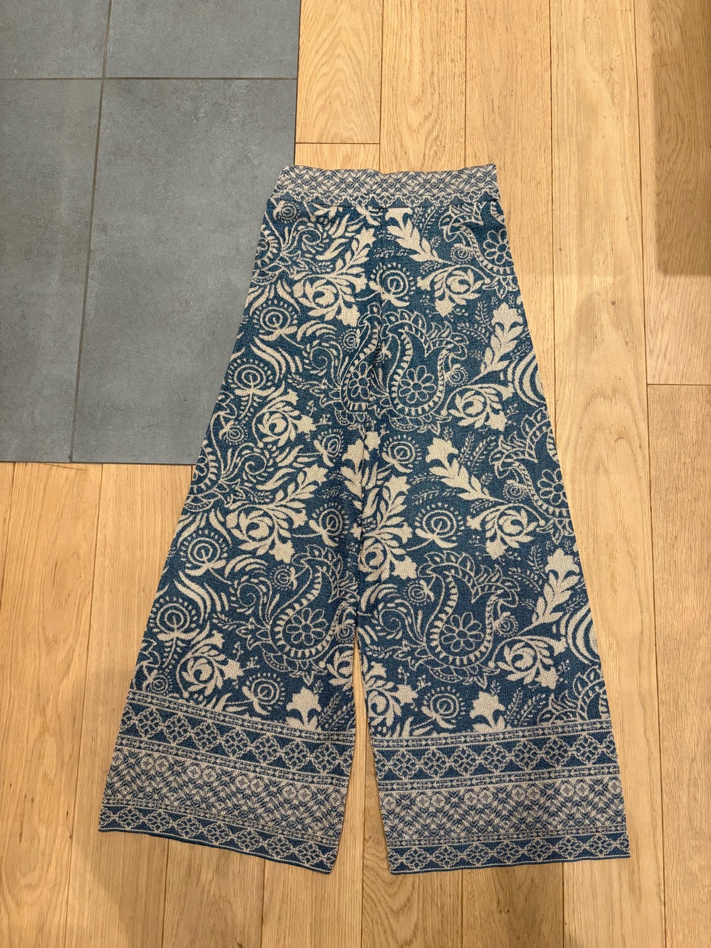 Zara Jacquard Blue and Cream Floral Paisley Printed Wide-Leg Pants